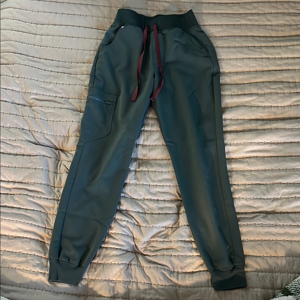 Figs Women's Zamora High Waisted Jogger - Bonsai with Burgundy Ties